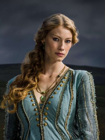 Aslaug Vikings Wiki Fandom As you may know, actress alyssa sutherland portrays the role of queen aslaug on the show.