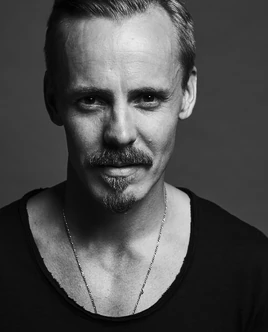 MV5BZTE1ODY0NjEtZTdjNS00Njg1LWFmNjItNGNmNTYwZTBlMzNiXkEyXkFqcGdeQXVyOTU1NjI3NDg@. V1 