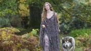 Aslaug comes to meet Ragnar.
