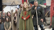 Lagertha and Ragnar in Burial of the Dead