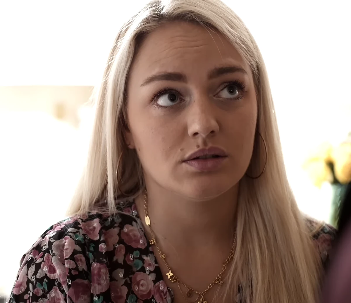 Blonde Adulteress (Sameer Bhavnani) | Villainous Beauties Wiki | Fandom