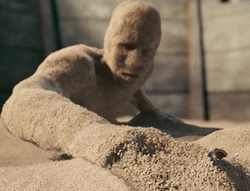 L'Homme-Sable dans son nouveau corps