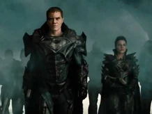 Faora aux côtés du Général Zod