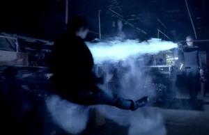 Snart kills the dealer with his new cryo-gun