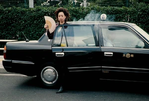 Go-Zazaru-Ba (Human) 4.jpg (176 KB) Go-Zazaru-Ba stepping out of her limo.