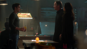 Rhea and Lar Gand being questioned by Mon-El about Kara's bounty.