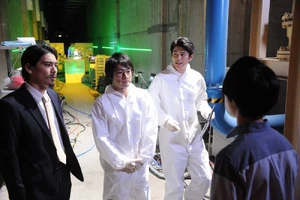 Gentoku introduces Matsui and Takahashi to Takumi Katsuragi.