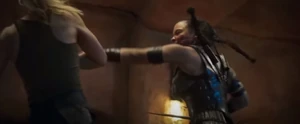 Mileena fighting with Sonya Blade.