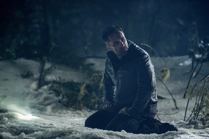Alex finds Norma's body in the snow.