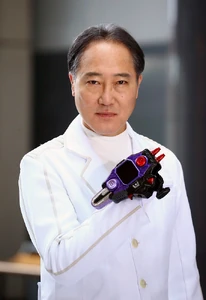 Michihiko Zaizen 1.jpg (181 KB) Dr. Pac-Man with the Gashacon Bugvisor equipped.