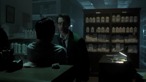 Nygma tries to rob the pharmacy to fix himself.