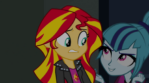 Sonata Dusk messing with Sunset Shimmer