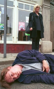 Ian becomes the victim of a drive-by-shooting after Cindy attempts to have him killed.