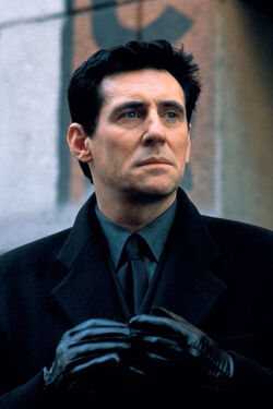 Gabriel Byrne - Wikipedia