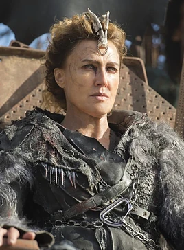 Queennia-s3the100