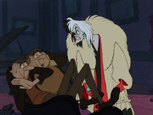 Cruella furiously threatening Jasper and Horace.