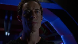 Thawne offering freedom to Tony Woodward in exchange for killing Farooq Gibran.