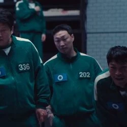 Screenshot 20250630 062129 Loklok.jpg (9 KB) Player 202 mocking Gi-hun with other Team O members.