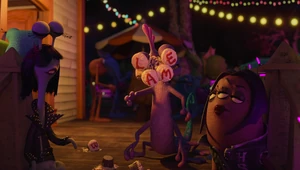 Cupcakes fall on Randall's face (forming the word lame) making him look bad.