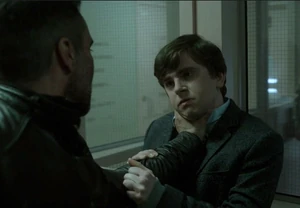 Alex strangles Norman/Mother.