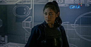 Eva's disguise as she attempts to assassinate Jamie