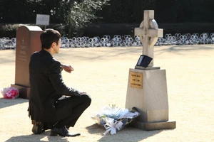 Hitomi's grave in the present.