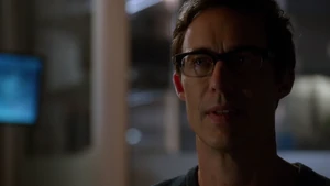 Thawne manipulating Bette San Souci to killing General Eiling.