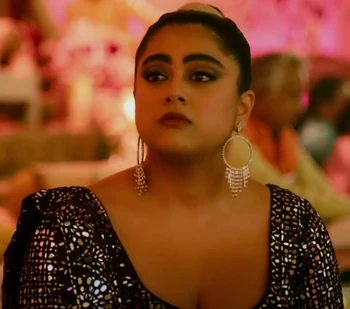 Saira conversing with Audrey