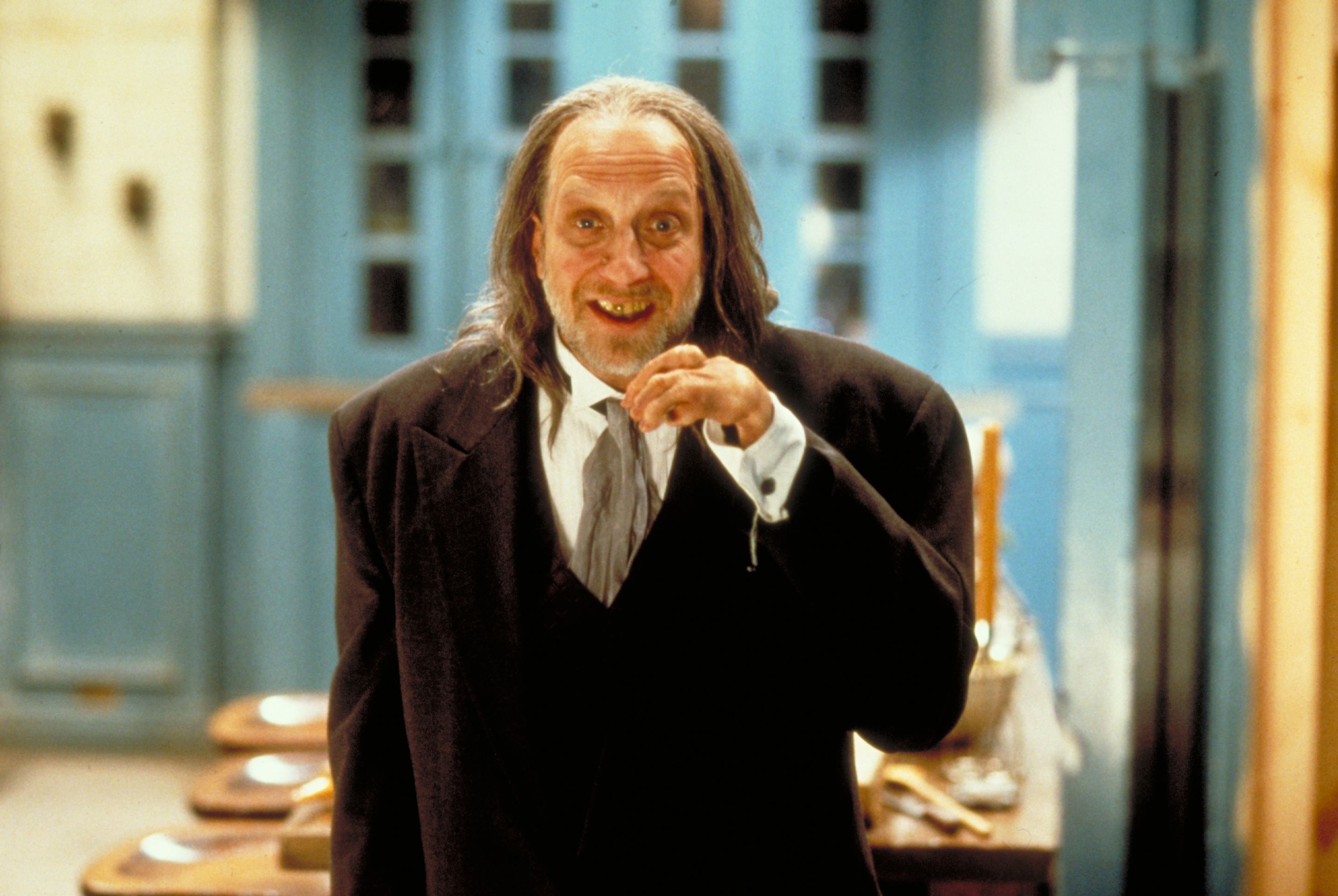 scary movie 2 strong hand