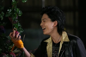 Hase 5.jpg (254 KB) Ryoji eats a Helheim fruit in a desperate bid to gain back his power.