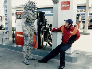 Cactus Orphnoch intimidating a gas station worker.