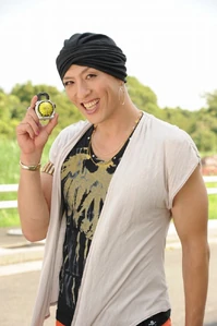 Oren holding up his Lockseed.