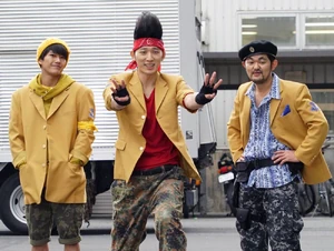 Akaba with the other two Crows.