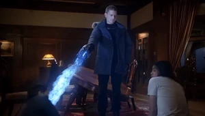 SnartTorturesDante.png (516 KB) Snart tortures Dante in front of Cisco
