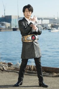 Kyoichiro Kuroi with his Rider belt on.