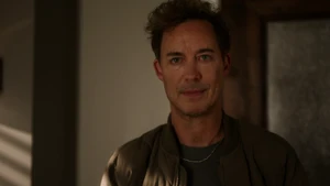 Thawne (possessing Nash) confronting Cisco.