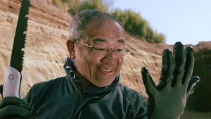 Archimedel prepares to use his blood to heal the Dunkleosteus Jyamato.