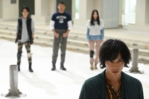 Eiji's friends realize Goda is possessing Eiji.