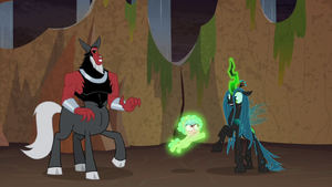 Cozy Glow leaping at Queen Chrysalis S9E8