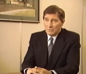Alan falsely claims that he is Rita's late husband, Len Fairclough, in order to successfully extract £15,000 for his fraudulent business scheme.