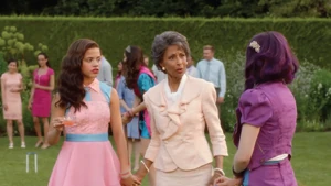 Descendants-69.png (959 KB) Audrey with her grandmother and Mal.