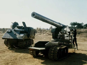 Ari Commandos manning mortars.