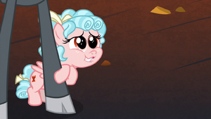 Cozy Glow grins nervously at Chrysalis S9E1