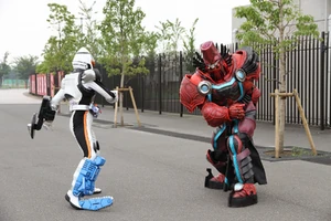 Orion Zodiarts facing Fourze.