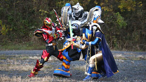 Gunjoji fighting Max RyusoulRed and RyusoulGold empowered by the Ryusoul Calibur.