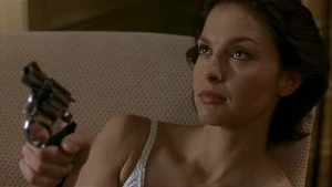 Joanna Eris Revolver.jpg (11 KB)