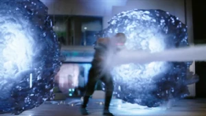 Reverse-Flash getting defeated by Team Flash.