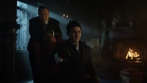 Oswald watches media footage of Fish's hostage situation