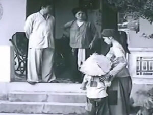 Nghị Quế standing up.