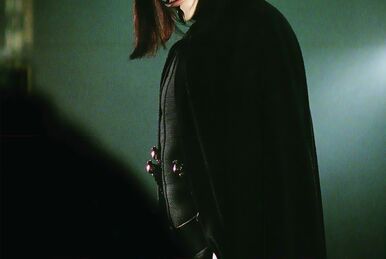 Daggers of V / William Rookwood (Hugo Weaving) in V for Vendetta